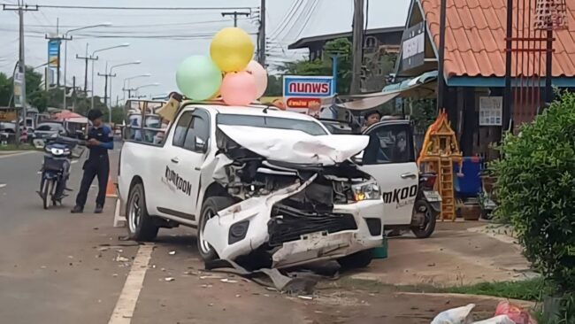กระบะชนท้ายพุ่งเข้าบ้านเจ็บ 3