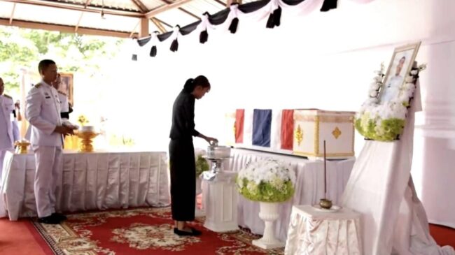 ในหลวงพระราชทานน้ำหลวงอาบศพ สิบโท ต่อพงษ์ พันดวง