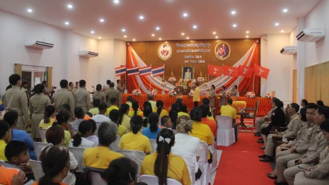 มอบทุนมูลนิธิคุณพุ่ม