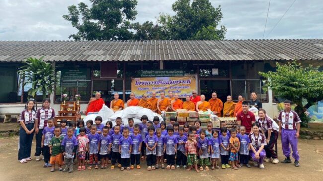 เลี้ยงอาหารนักเรียนชายแดน