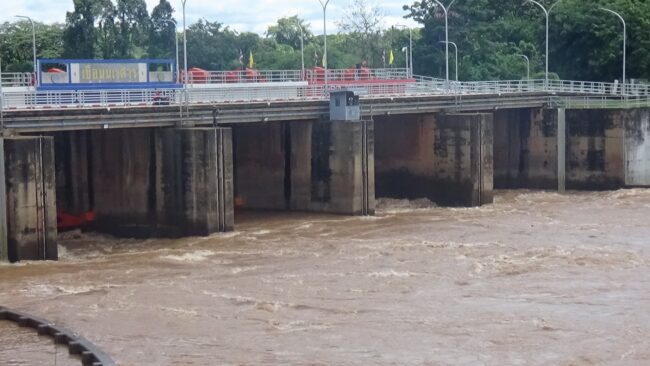 เขื่อนนเรศวร เร่งปล่อยน้ำ