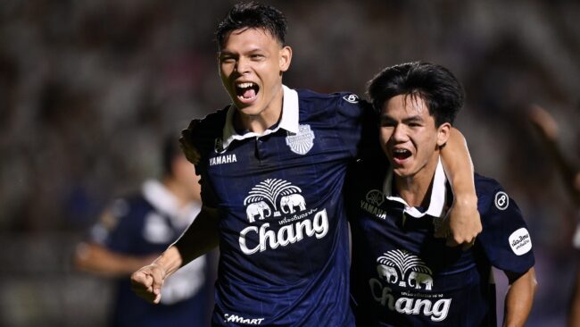 ปราสาทสายฟ้า ประเดิมเชือด ราชันโคขาว 3-2 ลูกหนังไทยลีก