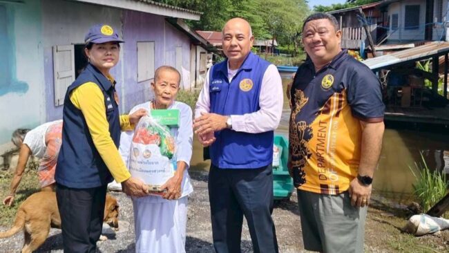 ฝนหนัก น้ำหลาก นายอำเภอเคียงข้างชาวบ้านกองเสบียง