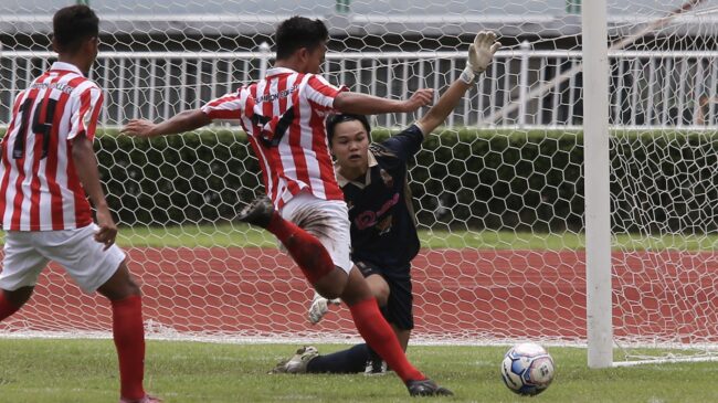 อัสสัมชัญ” ยังแกร่งหลังพลิกแซงชนะ “ราชวินิตบางแก้ว” หวุดหวิด 2-1 ทะลุรอบตัดเชือก