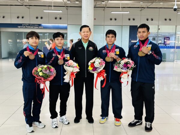 ฮีโร่ กลับถึงบ้าน เสธ.ยอด เตรียมยื่นหนังสื่อถึง กกท.เรื่องเงินรางวัล