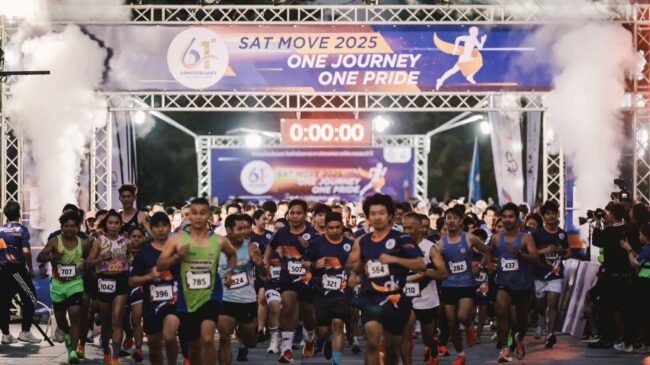 คนรักสุขภาพกว่าพันคนร่วมวิ่งฟันรัน ฉลองครบรอบ 61 ปี กกท. “SAT Celebration Run 2025”