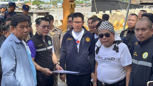 รองนายกฯ ลงพื้นที่ท่าอิฐ ติดตามน้ำท่วม