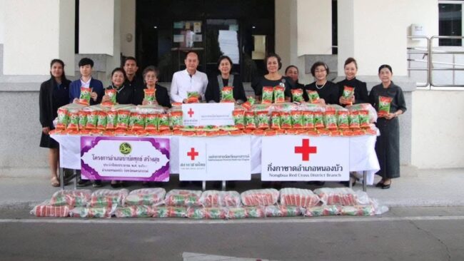 มอบข้าวสารถวายเป็นพระราชกุศล