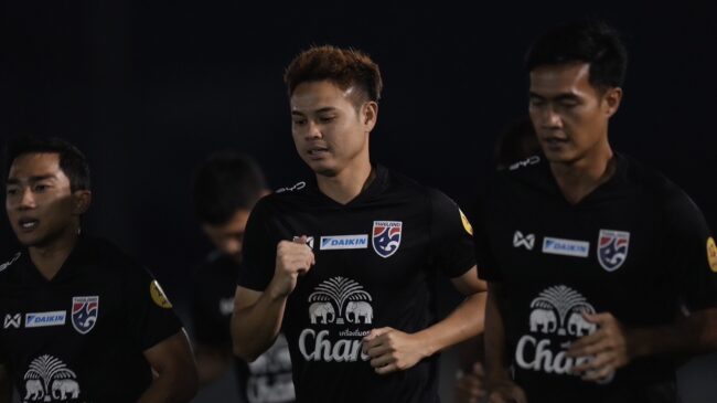 ทีมชาติไทย ซ้อมครั้งแรก เตรียมลับแข้ง สิงคโปร์, ธีราทร-ชินภัทร์ ยันพร้อมทำเต็มที่หลังได้โอกาส