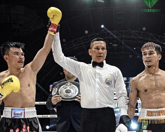 ถูกนับ 2 ครั้ง สุดท้ายกลับมาคว้าเข็มขัด ABF