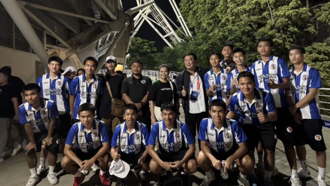เรียนรู้สู่ทีมชาติ ทีมฟุตบอลอบจ.ชัยนาท ปลื้มชมเกมนักเตะทีมชาติไทย เฉือน สิงคโปร์ หวิว