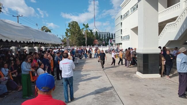 บรรยากาศวันแรกคึกคักรับสมัคร สส.