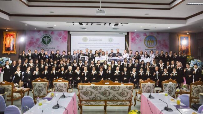 ไลออนส์มอบรถกู้ชีพ