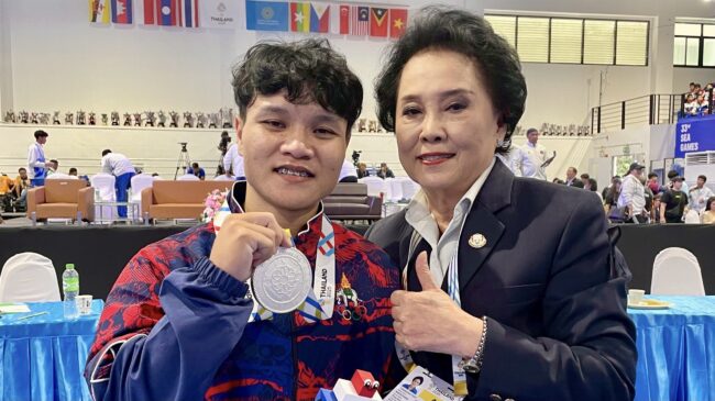 อาร์ม“ ธรรญธร สุขข์เจริญ ประเดิมเหรียญเงิน รุ่น 48 กิโลกรัม หญิง