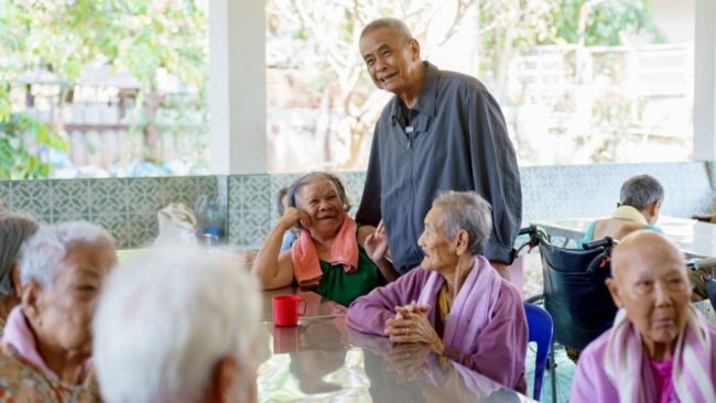 เยี่ยมยายเม้า ยายเกลี้ยง