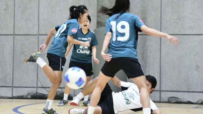 ฟุตซอลหญิงไทย ซ้อมต่อเนื่อง, “ธนัญกรณ์- ธนันท์กุล” พี่น้องฝาแฝดตื่นเต้นมีชื่อติดธงพร้อมกัน ลุ้นสู้ศึกชิงแชมป์อาเซียน 2026