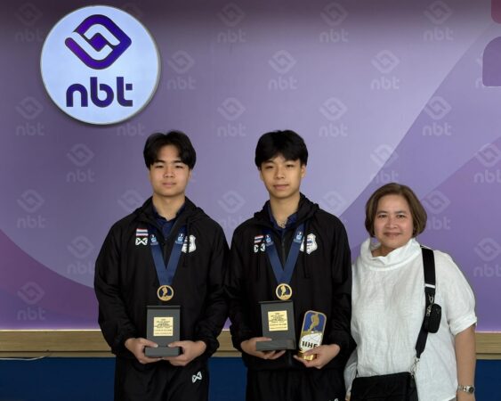 ธี-ธันย์ 2 คู่แฝดไอซ์ฮอกกี้ สุดปลื้มไทยได้แชมป์ ฮอกกี้น้ำแข็งชิงแชมป์โลก รุ่นอายุไม่เกิน 18 ปี ดิวิชั่น 3 กลุ่มบี ครั้งแรก