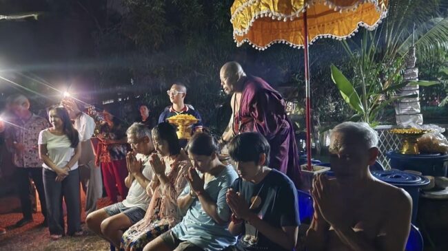 หนึ่งเดียวในสยาม อาบน้ำมนต์”จันทร์เป็ง” วิชาล้านนาโบราณ เสริมมงคลกับชีวิต