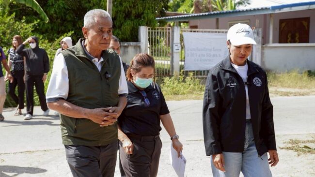 รับยายนอนแคร่เข้าบ้านพักคนชรา