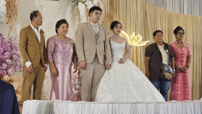 แต่งลูกม่วงขาว