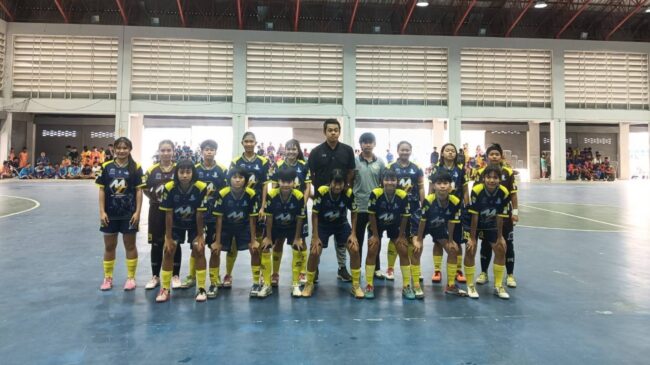 เด็กสตรีแชมป์ฟุตซอลไปแข่งเขต