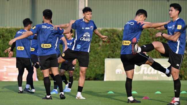 ทีมชาติไทย ซ้อมเข้ม เตรียมเกมชี้ชะตา, “นิโคลัส-เสกสรรค์” รับเติร์กฯมีรูปร่างสูงใหญ่แต่เชื่อทีมพร้อมผ่านให้ไปได้