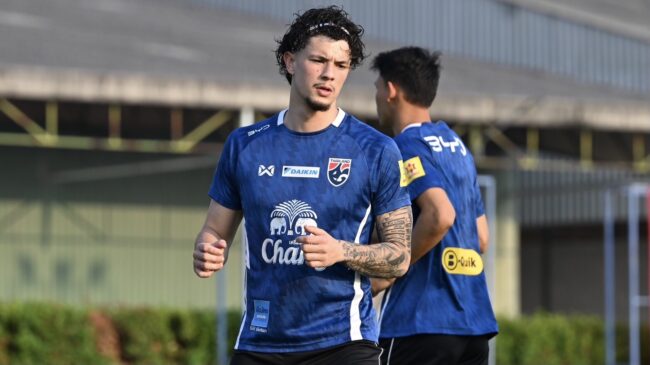 ทีมชาติไทย ซ้อมต่อเนื่อง เตรียมชี้ชะตาดวลเติร์กฯ, “จู๊ด เบลล์-เบน เดวิส” รับสภาพอากาศอาจเป็นข้อได้เปรียบที่ดีของเรา