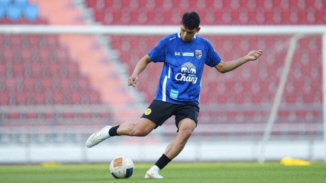 ทีมชาติไทย ซ้อมสนามแข่ง เตรียมชี้ชะตาดวลเติร์กฯ, “กฤษดา-ศุภชัย” ชวนแฟนบอลเชียร์ที่ราชมังฯ เพื่อชนะและเข้ารอบไปด้วยกัน