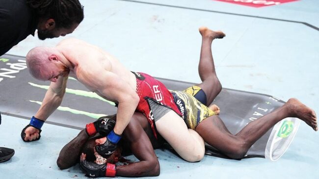 ไพเฟอร์ ไล่ทุบ อเดซานยา จอดยก 2 ศึก UFC ซีแอตเทิล