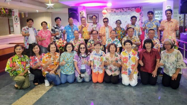 รักษ์นวมินท์รดน้ำขอพร