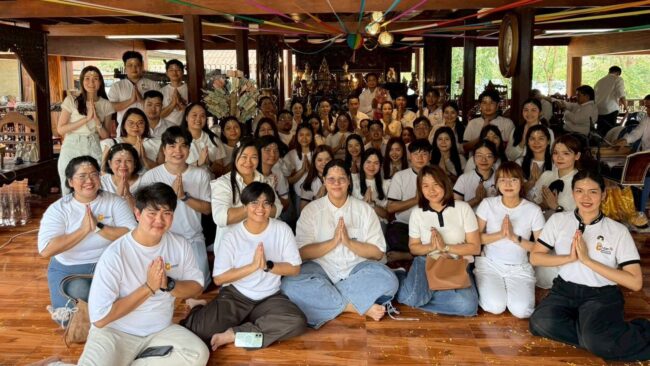 เดอะจีไหว้ครู แจกทาน