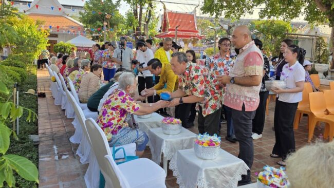 วัดกบสรงน้ำหลวงพ่อทอง