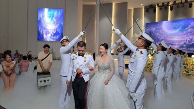 แต่งหมอแยม-สารวัตรป๊อป