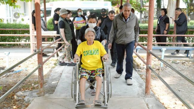 รับคนชราเข้าสถานสงเคราะห์