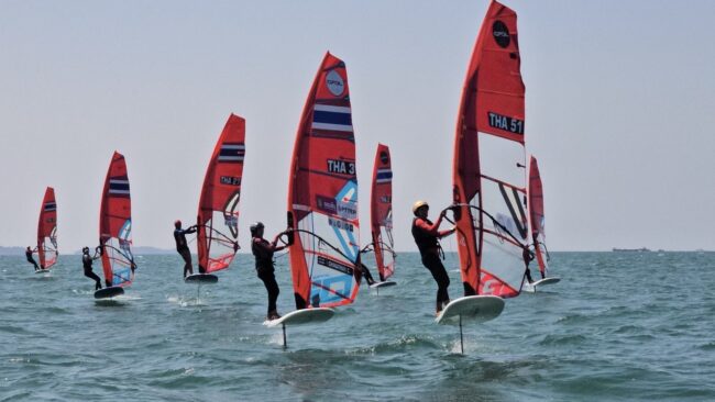 4 นักโต้คลื่นดาวรุ่งไทย พร้อมบู๊ลุ้นเหรียญเอเชียนบีชเกมส์