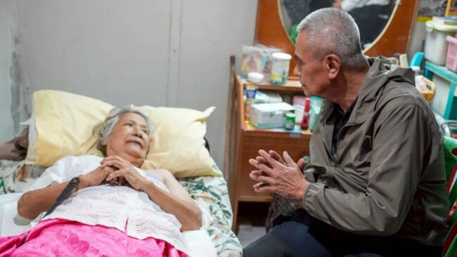 รับยายนลพรรณติดเตียง