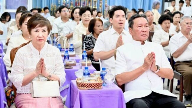 ทอดผ้าป่าเทศบาลวัดพรหม
