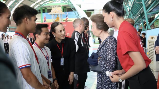 ”มาดามแป้ง“ นายก ส.บอล นำนักเตะทีมชาติไทย ร่วมรับเสด็จ เจ้าหญิงแอนน์ พระราชกุมารีแห่งสหราชอาณาจักร