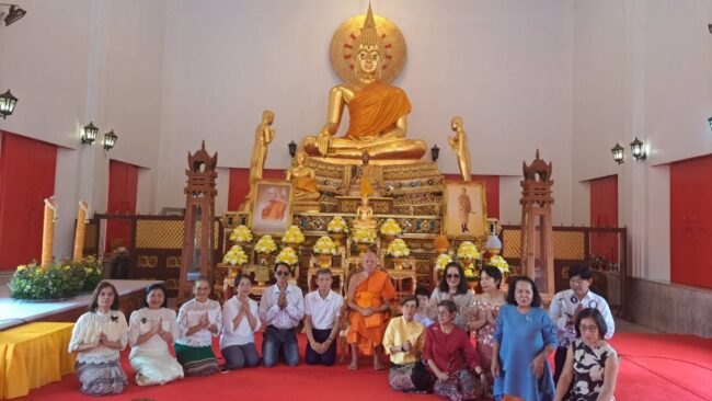 ถวายเทียนวัดกบ