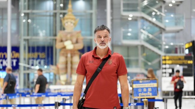 แอนโธนี ฮัดสัน” นำทีมชาติไทยออกเดินทางสู่ ฟิลิปปินส์ ยันทีมสมบูรณ์ พร้อมเก็บชัยชนะ 3 นัดติดการันตีเข้ารอบ