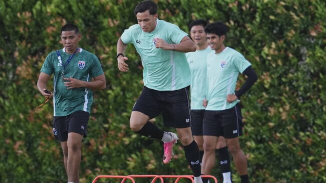 ทีมชาติไทย ซ้อมเข้มก่อนไปสิงคโปร์, “พาตริก-ทศวรรษ” ยันทีมมุ่งมั่นบุกไปคว้าชัยชนะ
