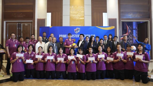 นักตบสาวทีมชาติไทย U 17 ปีเดินทางกลับถึงประเทศไทยแล้ว รมว.กีฬา ชื่นชมผลงานอันดับ 7 ของโลก