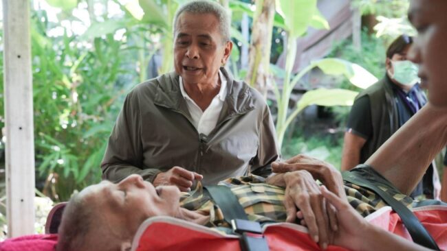 รับลุงน้อยเข้าสถานสงเคราะห์