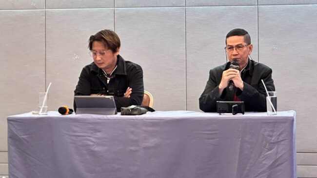 เดอะจีประชุมทีมงาน