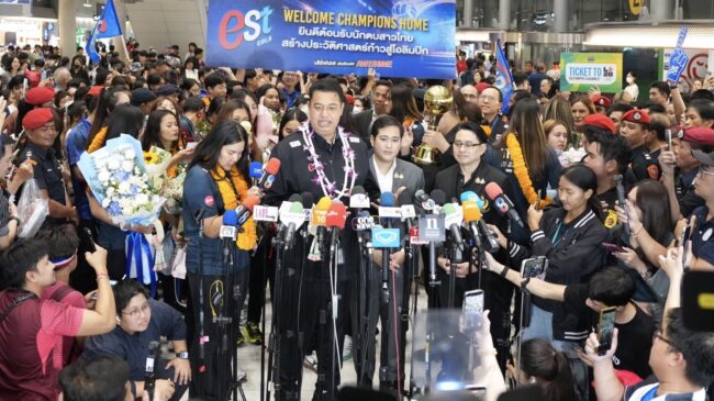 นักตบสาวไทย ชุดประวัติศาสตร์เดินทางกลับถึงไทย