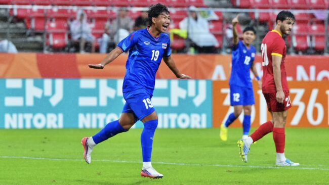 ทีมฟุตบอลชายไทย ประเดิมสนามเอเชียนเกมส์ พลิกแซง คีร์กีซสถาน 3-2