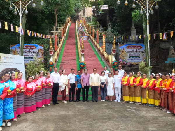 ตักบาตรเทโวโรฯ วัดพระพุทธบาทเขาสมอแคลง