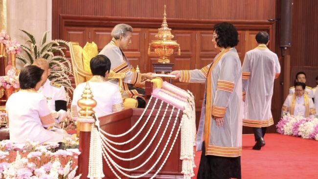 คุณหญิงปัทมา เข้ารับพระราชทานปริญญาดุษฎีบัณฑิตกิตติมศักดิ์ จุฬาลงกรณ์มหาวิทยาลัย