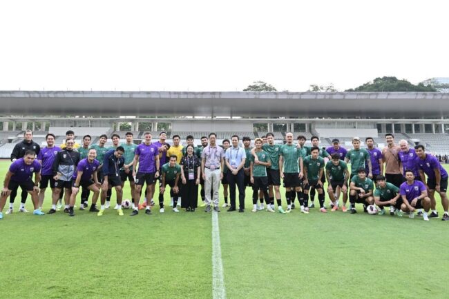 ทีมชาติไทยซ้อมก่อนชิงอินโดนีเซีย